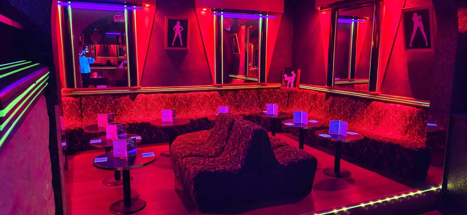 Salon et banquettes du VIP’S
